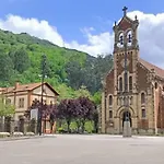 Semesterbostad De Bustiello,poblado De Interes Cultural, Cercano A Finales De Etapas De La Vuelta Ciclista De Espana *