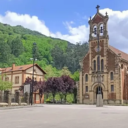 بيت للعطل De Bustiello,poblado Minero De Interes Cultural *