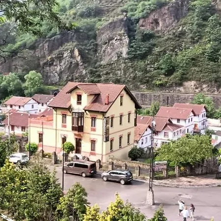Сasa de vacaciones De Bustiello