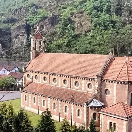 De Bustiello,cercano A Estaciones De Esqui