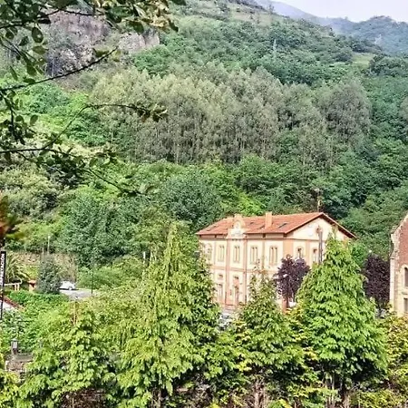 De Bustiello,poblado Minero De Interes Cultural مييريس