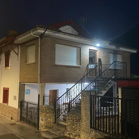 بيت للعطل De Bustiello,poblado Minero De Interes Cultural مييريس