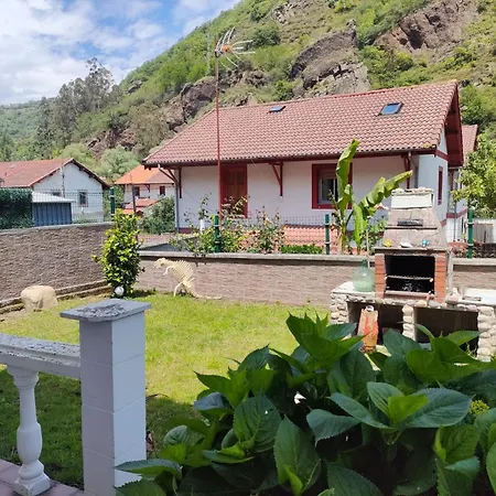 De Bustiello,cercano A Estaciones De Esqui *