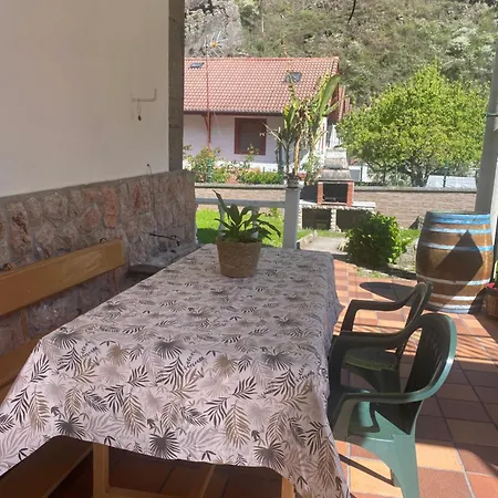 De Bustiello,poblado De Interes Cultural, Cercano A Finales De Etapas De La Vuelta Ciclista De Espana *