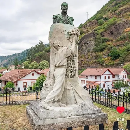 De Bustiello,poblado Minero De Interes Cultural بيت للعطل *