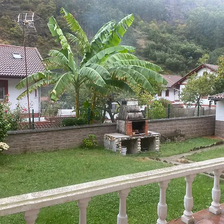 De Bustiello,poblado Minero De Interes Cultural بيت للعطل