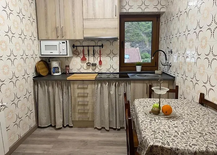 De Bustiello,poblado De Interes Cultural, Cercano A Finales De Etapas De La Vuelta Ciclista De Espana * Mieres (Asturias)