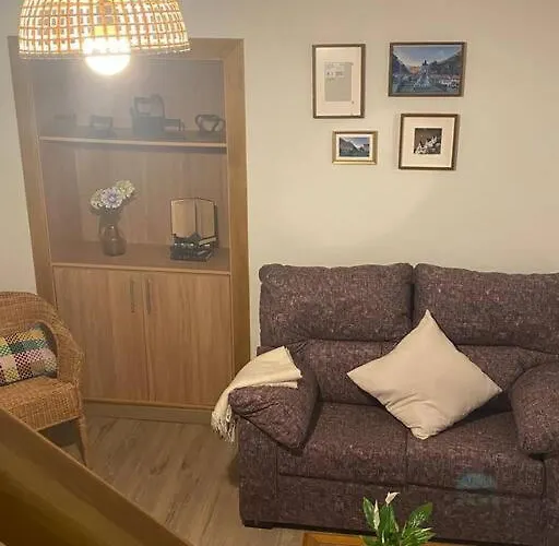 De Bustiello,poblado De Interes Cultural, Cercano A Finales De Etapas De La Vuelta Ciclista De Espana