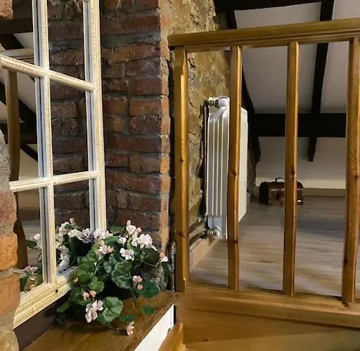 De Bustiello,poblado De Interes Cultural, Cercano A Finales De Etapas De La Vuelta Ciclista De Espana