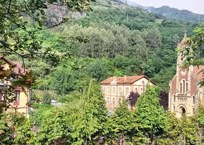 De Bustiello,poblado De Interes Cultural, Cercano A Finales De Etapas De La Vuelta Ciclista De Espana Mieres (Asturias)