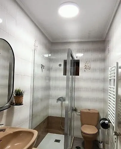 Casa de Férias De Bustiello,poblado De Interes Cultural, Cercano A Finales De Etapas De La Vuelta Ciclista De Espana