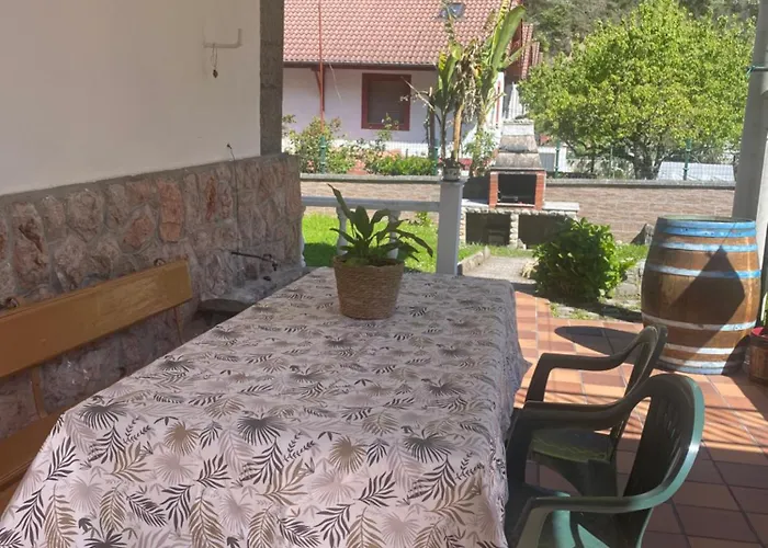 De Bustiello,poblado De Interes Cultural, Cercano A Finales De Etapas De La Vuelta Ciclista De Espana *